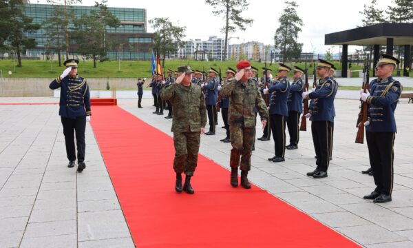 Komandanti i FSK pret në vizitë Shefin e Mbrojtjes së Gjermanisë – Diskutojnë për bashkëpunim në fushën e sigurisë