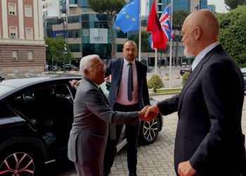 Costa shkon në Shqipëri, pritet nga Rama