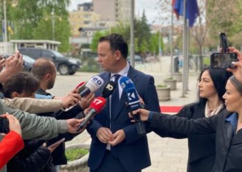 Peci e quan LDK-në ‘shoqëri aksionare’