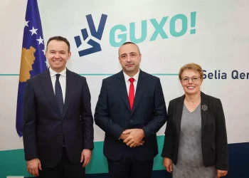 Avokati Gazmend Halilaj i bashkohet Partisë Guxo – Pritet nga Gërvalla dhe Peci