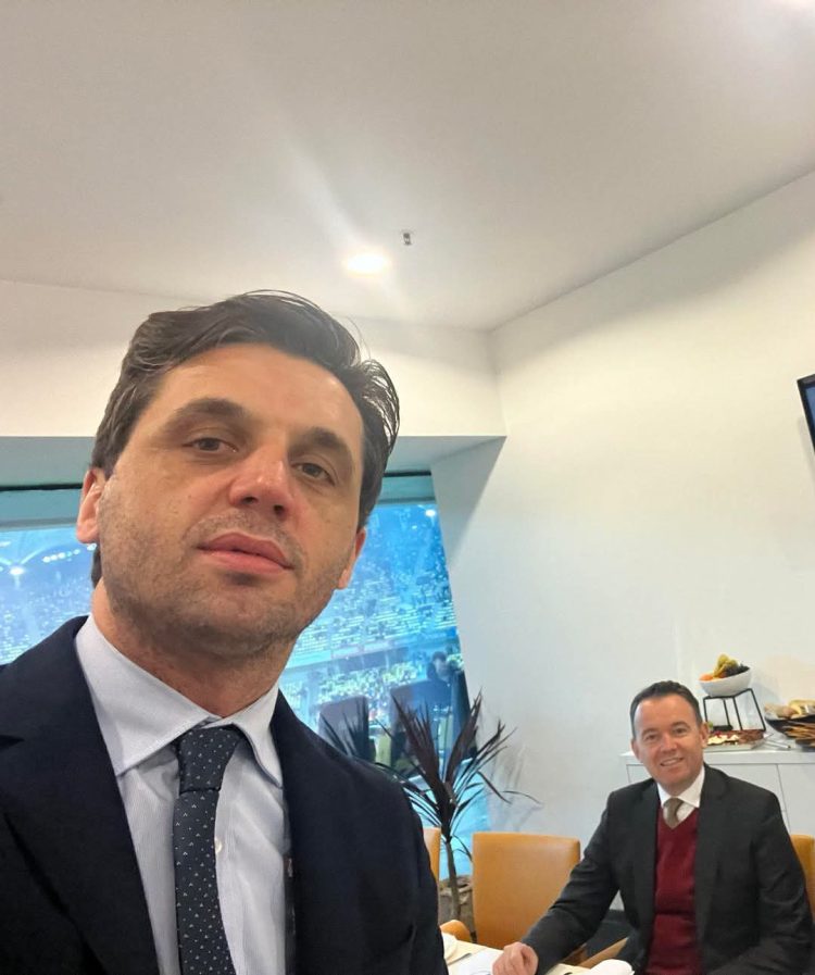 Avokati e shfaq Faton Pecin në rrjetet sociale pas intervistimit nga Prokuroria Speciale