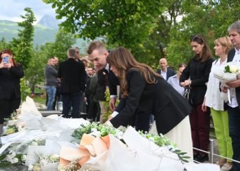 Haxhiu ka bërë homazhe në 26-vjetorin e ma*sakrës së familjes Kastrati