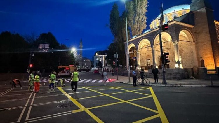 Shenjëzimi “Kutia e Verdhë” në rrugën “Agim Ramadani” – gjoba deri në 80 € për shkelësit