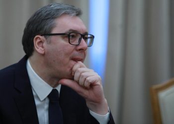 Udhëtimi i Vuçiqit në Moskë ndërpritet papritur, azerët ia ulin në pistë aeroplanin