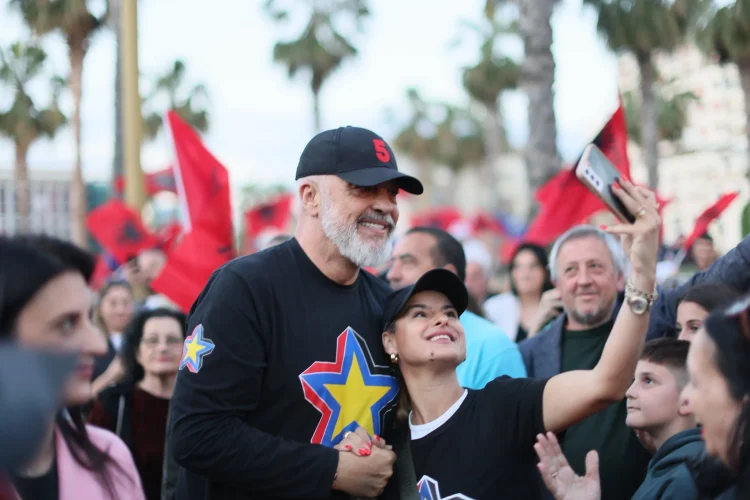 Rama i bën thirrje shqiptarëve të diasporës: Ju lutem dorëzoni zarfet, mos i mbani fletët e votimit në shtëpi