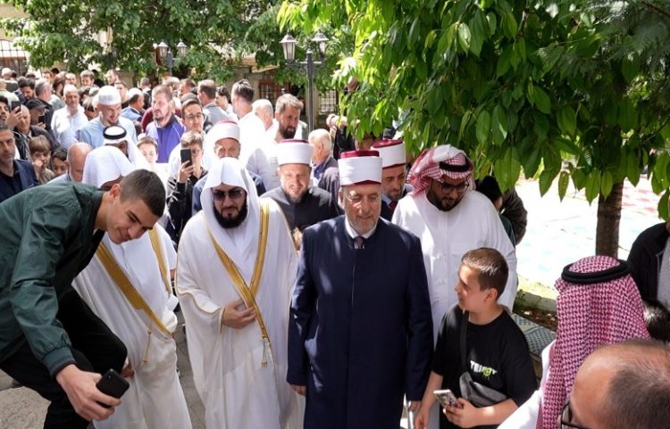 Imami i Qabesë fal namazin në Xhaminë e Madhe në Prishtinë
