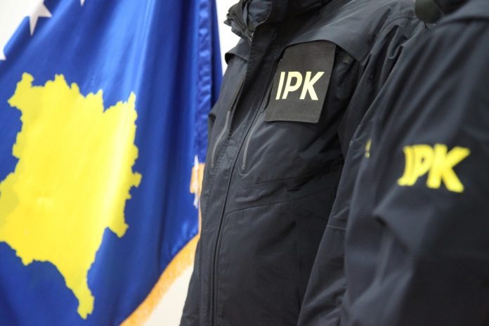 IPK-ja arreston dhe suspendon një zyrtar policor në Gjilan, dyshohet për dhunë në familje