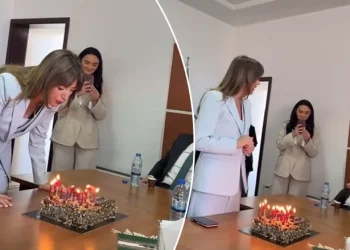 Festë në Vetëvendosje, Albulena Haxhiu feston ditëlindjen teksa kolegët e partisë e befasojnë me tortë dhe qirinj