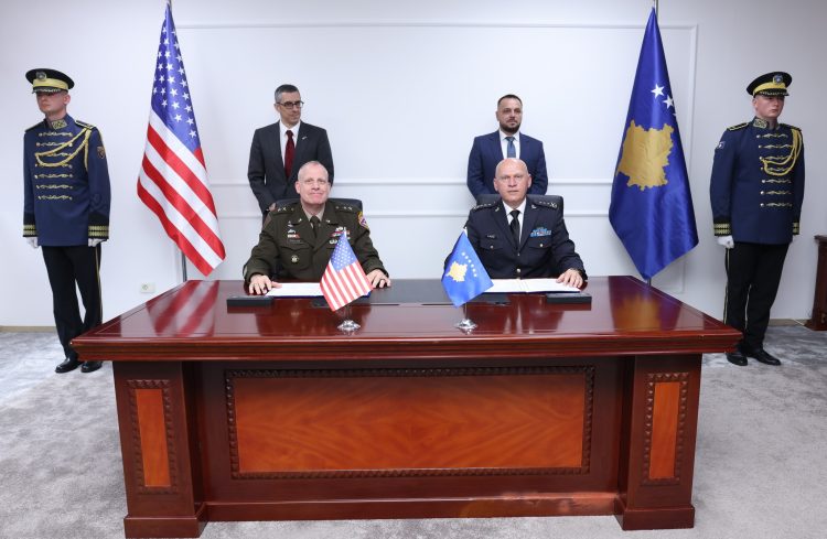 Nënshkruhet Marrëveshja për Siguri në Komunikim ndërmjet FSK-së dhe EUCOM-it