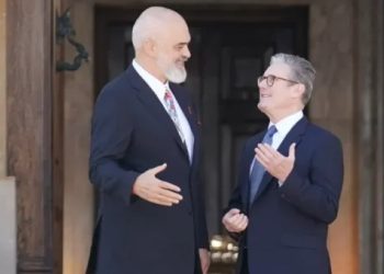 Starmer sot në Tiranë, vizita e parë zyrtare e një kryeministri britanik