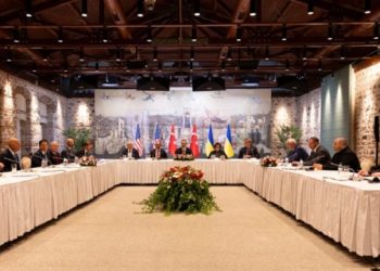 Fillon në Stamboll takimi trepalësh Turqi-SHBA-Ukrainë