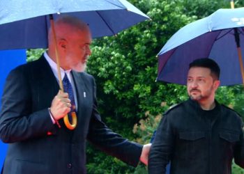 Zelensky arrin në Samitin Evropian në Tiranë