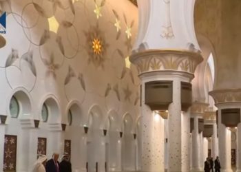 Vizita në EBA – Trump mahnitet me xhaminë që u mbyll për të (VIDEO)