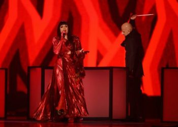 Zjermi i Shqipërisë e ‘kallë’ skenën e Eurovisionit