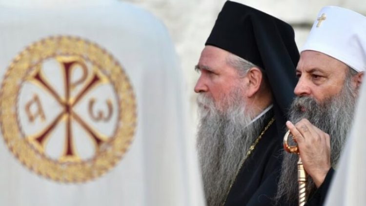 Nga lavdërimi te dekorimi: Qasja e Kishës Serbe ndaj kriminelëve të luftës