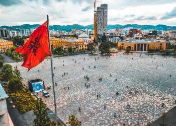 Në Tiranë paguhet edhe shërbimi i tavolinës prej 5%