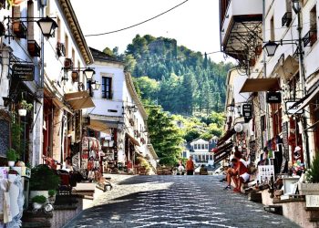 Media e huaj shkruan për Gjirokastrën