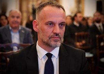 Shkarkohet Arben Fetai, Nazim Taipi zgjidhet kryetar i ri i kuvendit të ASH-së