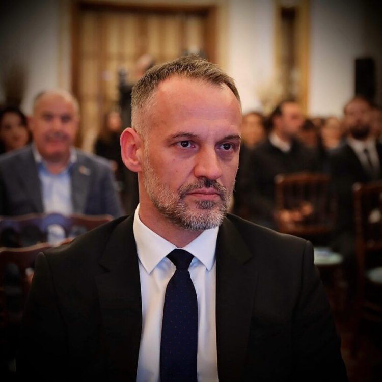 Shkarkohet Arben Fetai, Nazim Taipi zgjidhet kryetar i ri i kuvendit të ASH-së