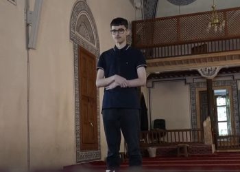 Rituali islamik: Nisen haxhilerët kosovarë, më i riu 15 vjeç (VIDEO)