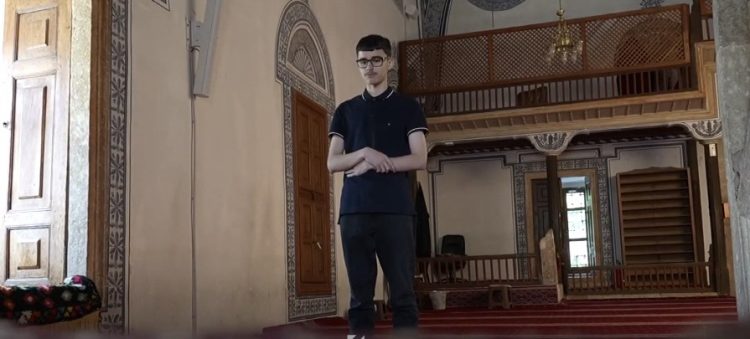 Rituali islamik: Nisen haxhilerët kosovarë, më i riu 15 vjeç (VIDEO)