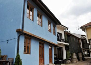 Kurti e Çeku promovojnë restaurimin e shtëpisë tradicionale në Qendrën Historike të Prizrenit