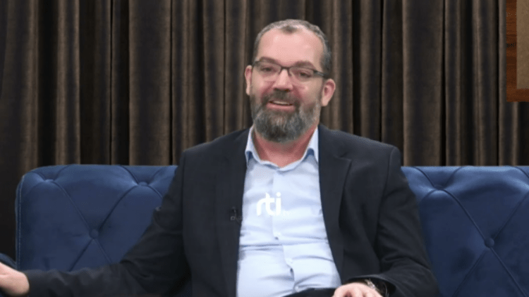 Serbia ndalon ish-deputetin e Kosovës, Gramos Agushollin