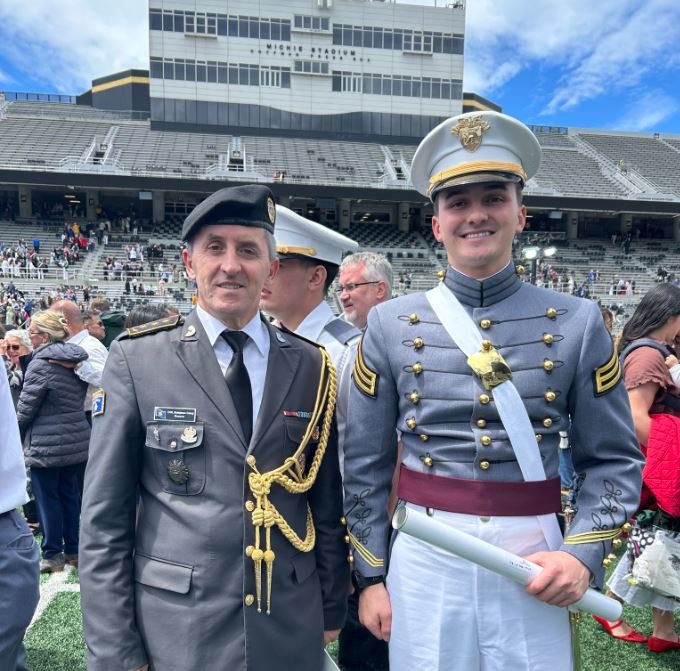 Ambasada amerikane uron kadetin Arlind Sadiku për diplomimin në akademinë West Point në SHBA