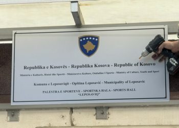 Në kuadër të shtirimit të sovranitetit, në palestrën sportive në Leposaviq vendoset pllakata me simbole të Republikës së Kosovës