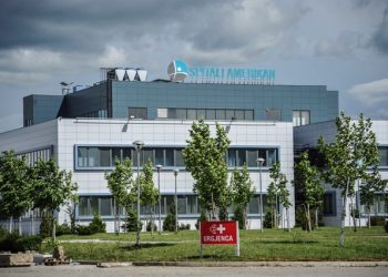 Inspektorati Shëndetësor zbarkon në “Spitalin Amerikan 2”, kapen tre mjekë turq duke punuar pa licencë