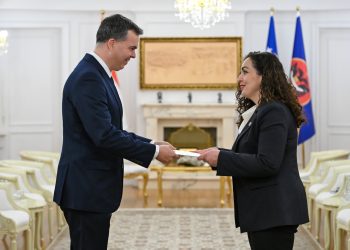 Osmani pranoi letrat kredenciale nga ambasadori i ri i Hungarisë në Kosovë