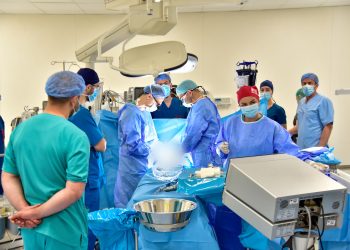 Mjekët turq me mision humanitar për operimin e 12 fëmijëve me probleme në zemër