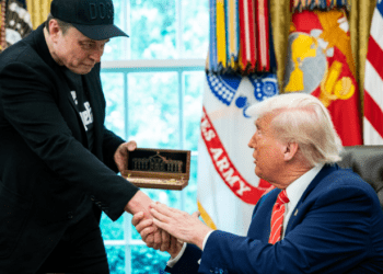 Musk u largua prej Shtëpisë së Bardhë, por mori me vete një dhuratë të veçantë nga Presidenti