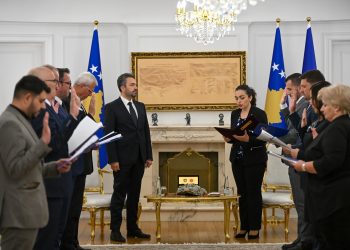 Anëtarët e rinj të Komisionit Qendror të Zgjedhjeve betohen para Osmanit