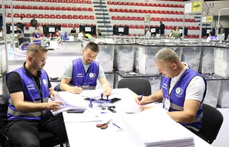 Shqipëri,përfundon numërimi i votave preferenciale të diasporës në 11 qarqe