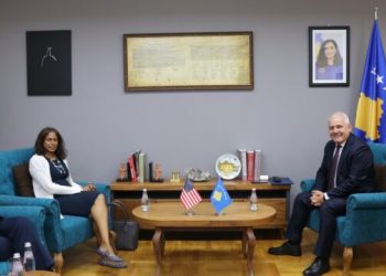 Sveçla takohet me Prattipatin, flasin për situatën aktuale në vend