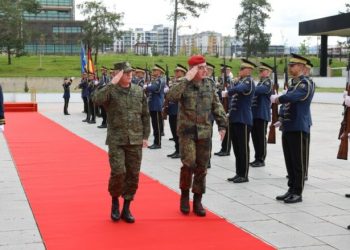FSK: Gjenerali gjerman përgëzoi gjeneral Jasharin për sukseset dhe profesionalizmin e treguar nga FSK-ja