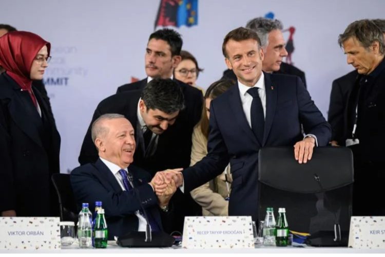 Macron flet nga Tirana: Rusia po refuzon mundësinë e armëpushimit pa kushte