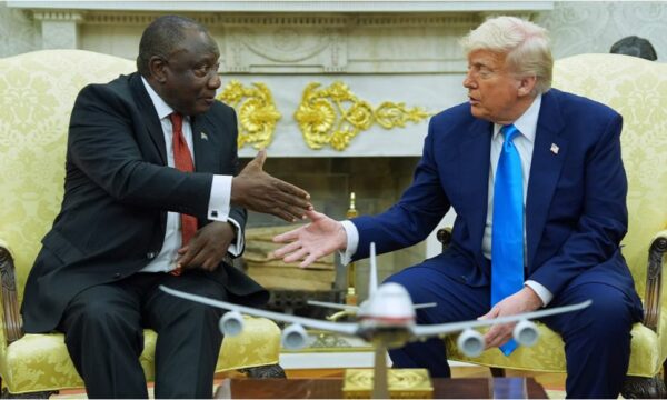 Përplasje tjetër në Shtëpinë e Bardhë, Trump flet për gje*nocid ndaj të bardhëve në Afrikën e Jugut, Presidenti i këtij vendi ia kthen