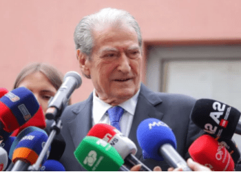 U paraqit në SPAK, Berisha lexon shënimin që i la kreut të SPAK