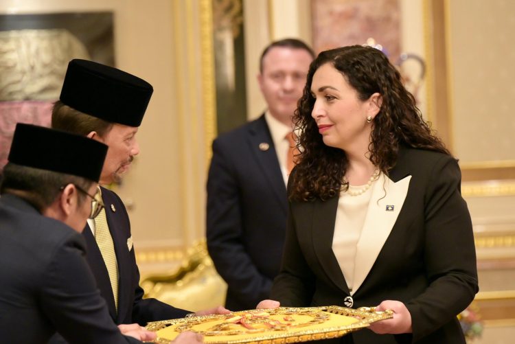 Sulltani i Bruneit i ndan Osmanit Urdhrin Mbretëror