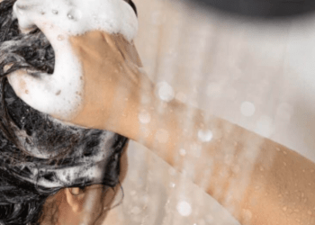 Dushi në mëngjes apo në mbrëmje?