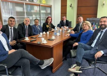 “Ne jemi gati”, Rexhepi poston foto me Kurtin para seancës, aty shihen edhe Damka, Krasniqi, Kinolli e Rashiqi