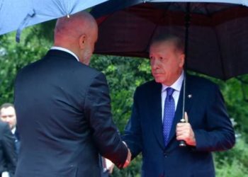 Presidenti i Turqisë mbërrin në Samit, pritet nga kryeministri Rama, Erdogan: Në Shqipëri e gjithë bota do të thërrasë zërin e paqes