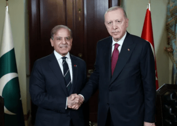 Erdogan u takua me kryeministrin pakistanez, çfarë u diskutua pas konfliktit në Indi