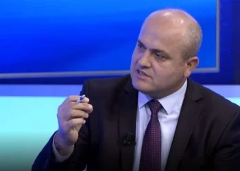 Avdyli: Dy deputetë, nga PDK-ja dhe LDK-ja, do ta votojnë kryeparlamentaren por s’mund t’i përmend me emra