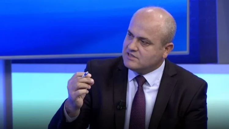 Avdyli: Dy deputetë, nga PDK-ja dhe LDK-ja, do ta votojnë kryeparlamentaren por s’mund t’i përmend me emra