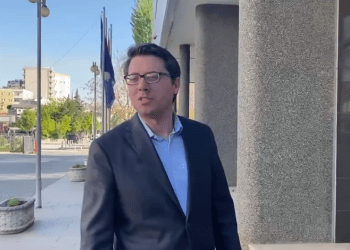 Hekuran Murati arrin në Kuvend: Uroj të ndryshojë qëndrim opozita për ta zhbllokuar procesin