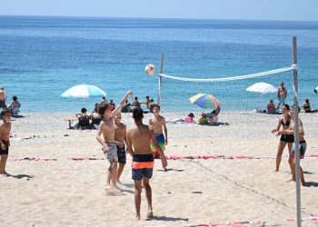 Hapja e sezonit turistik në Himarë, aktivitete të shumta argëtuese dhe promovuese