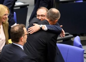 Përqafimi i fitores dhe lojtari kyç prapa skenës, kush është Alexander Dobrindt, njeriu që ‘shpëtoi’ kancelarin Merz